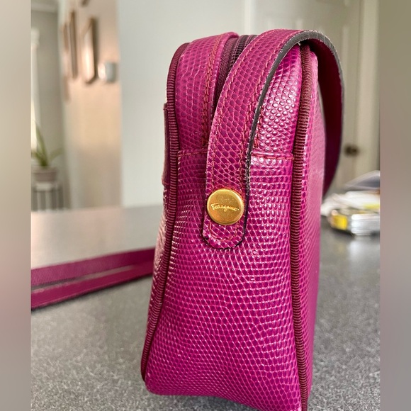 Vintage SALVATORE FERRAGAMO Raspberry Vara Embossed Leather Crossbody - Picture 5 of 11
